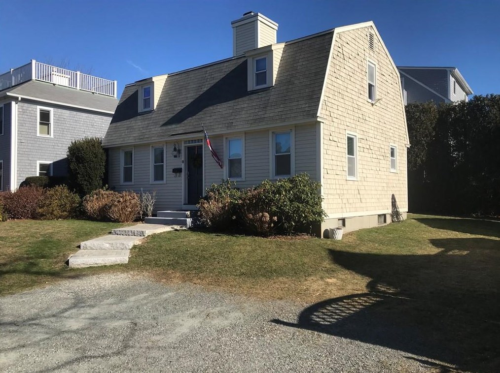 8 Boss Ct, Middletown, RI 02840