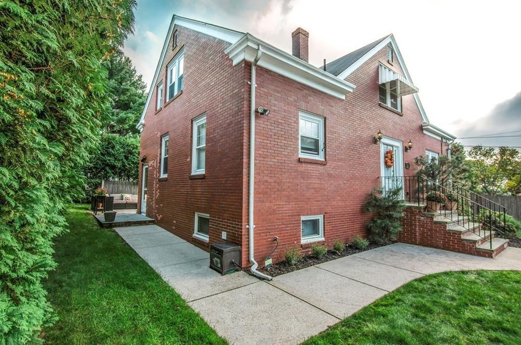 25 Piave St, North Providence, RI 02904