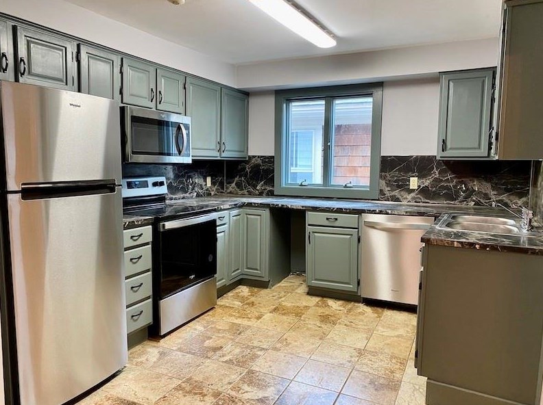 130 Spring St #3n, Middletown, RI 02840