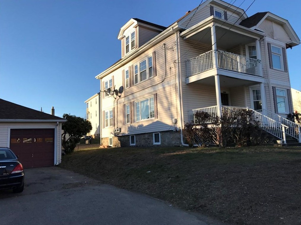 1229 Mendon Rd, Woonsocket, RI 02895