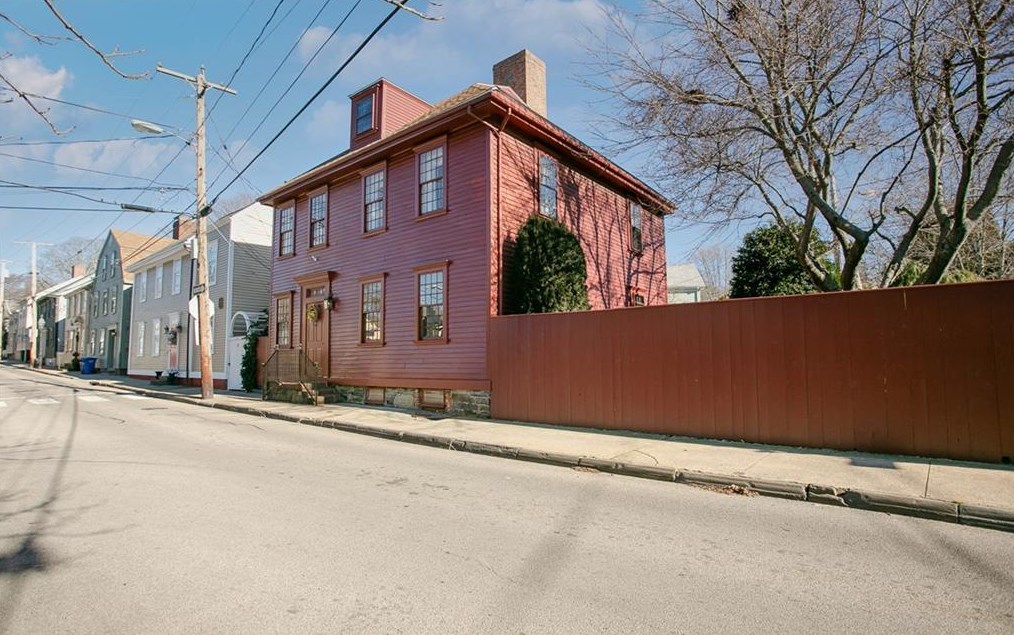 44 Thames St, Middletown, RI 02840