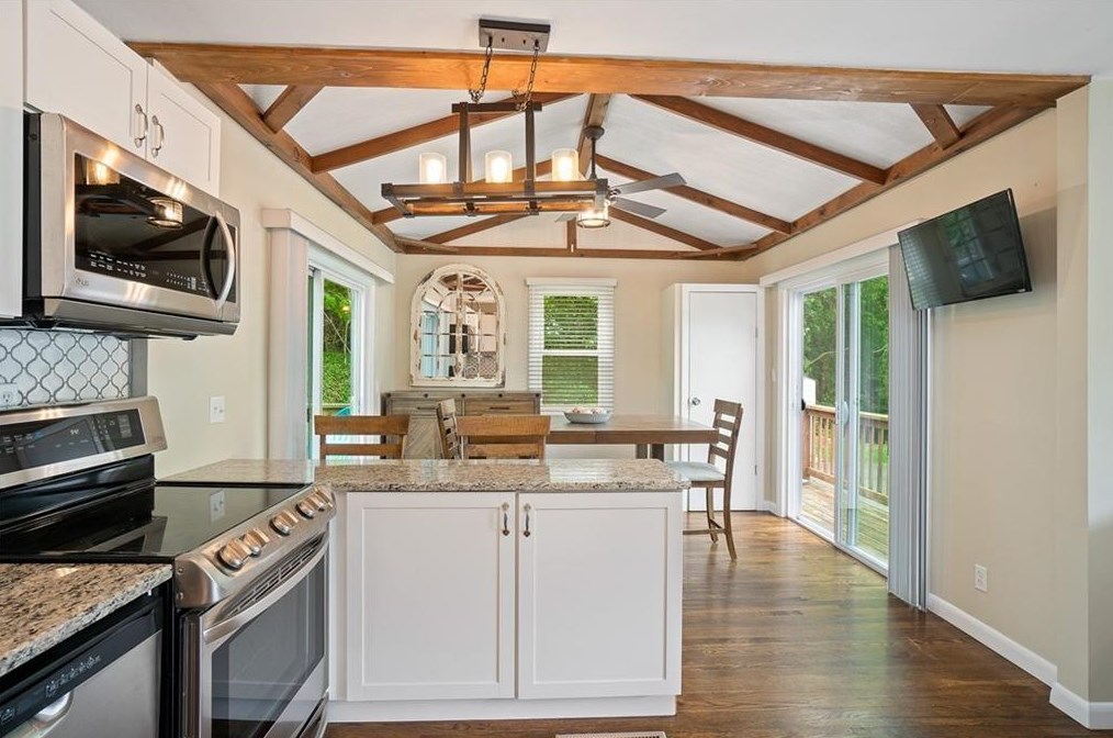 3 Gary St, Smithfield RI  02917-3221 exterior