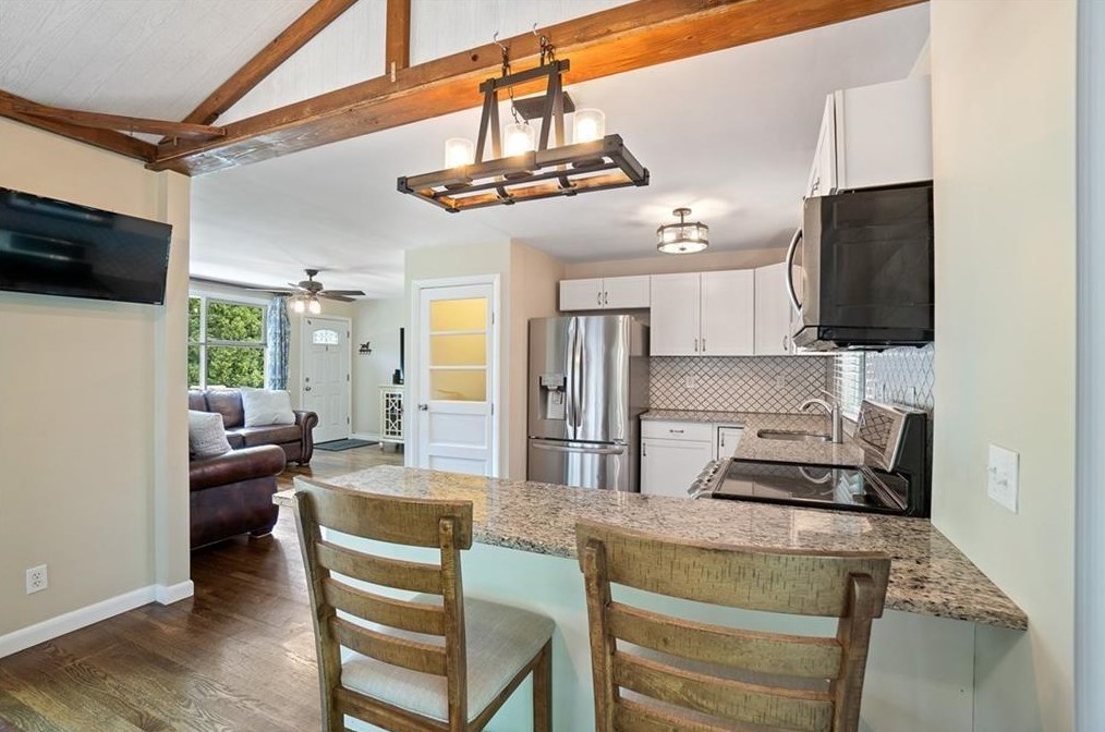 3 Gary St, Smithfield RI  02917-3221 exterior
