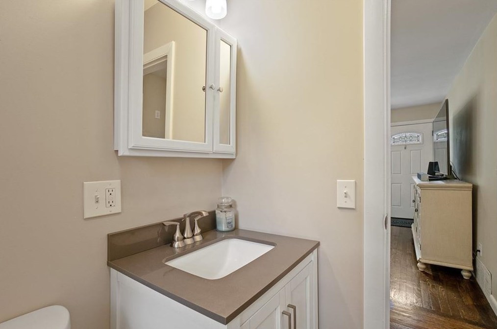 3 Gary St, Smithfield RI  02917-3221 exterior