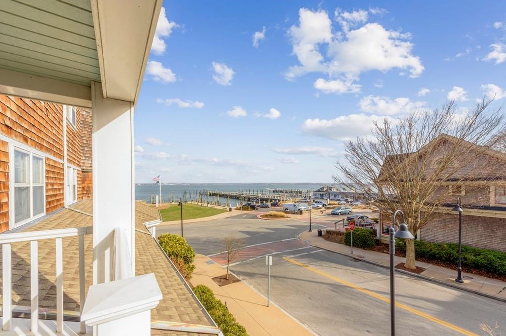 53 Conanicus Ave #2e, Jamestown, RI 02835