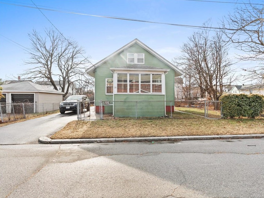 25 Blanding Ave, East Providence, RI 02914