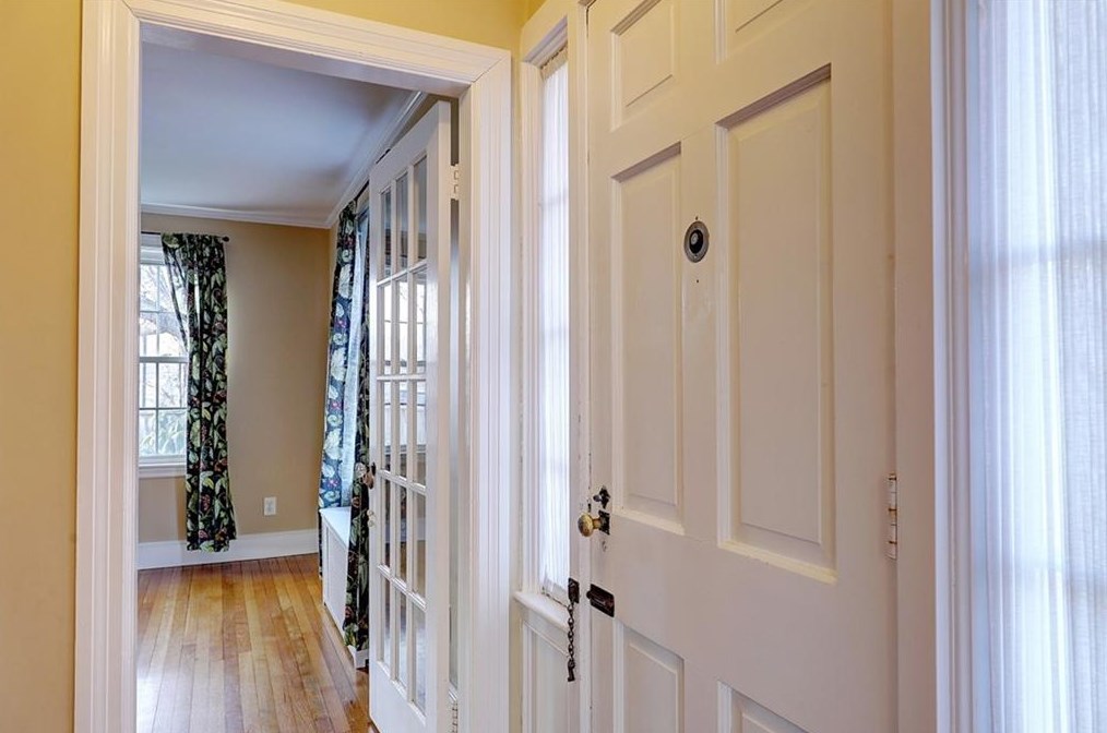 15 Miller Ave, East Providence, RI 02916