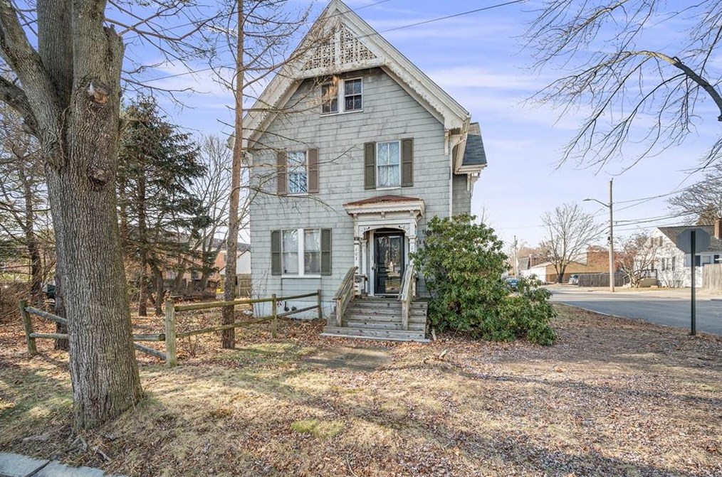 105 Stamford Ave, Providence, RI 02907