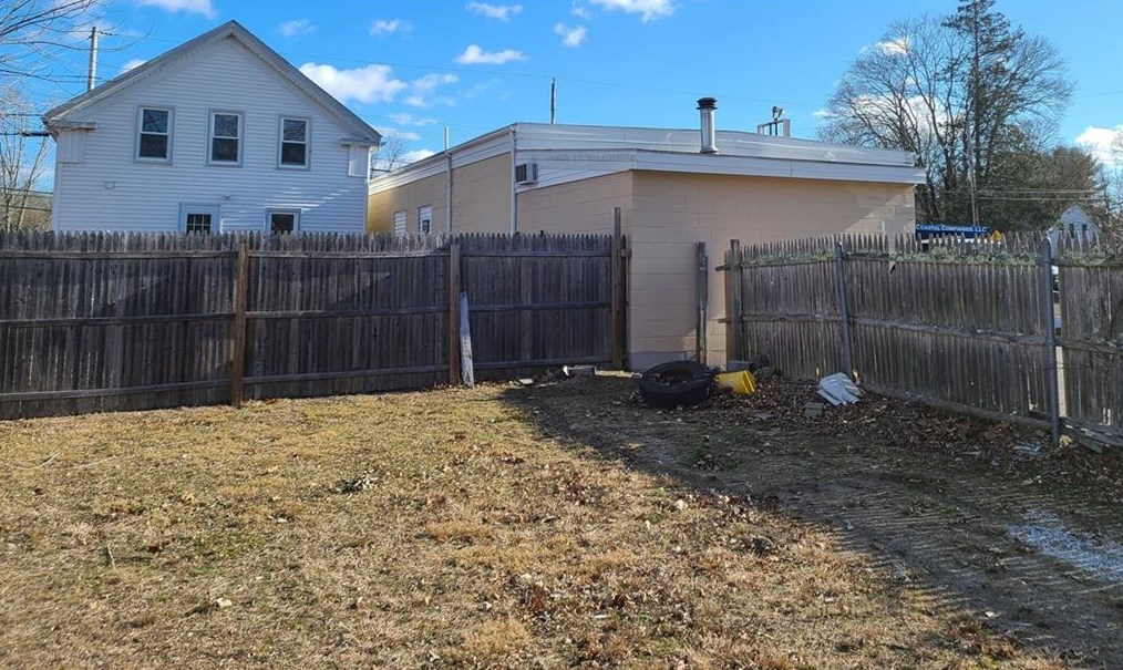 3 N Main St, Westerly, RI 02808