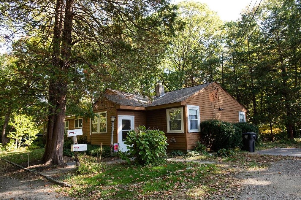 6 Jennings Ave, Cranston, RI 02920