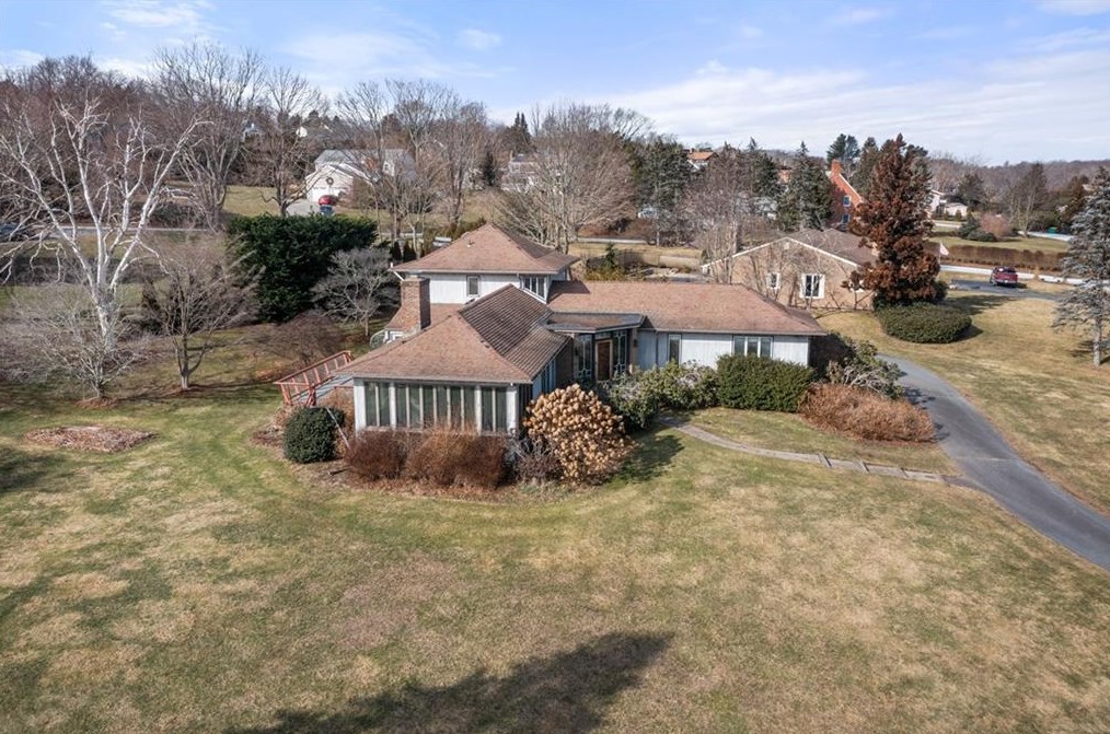 171 Fischer Cir, Portsmouth, RI 02871