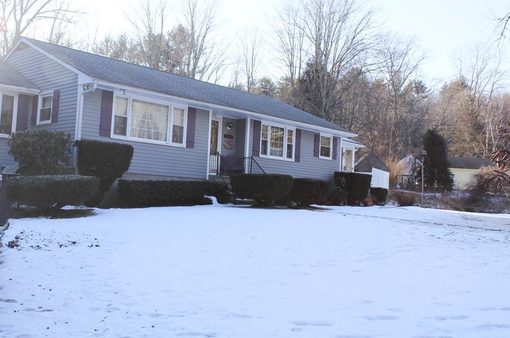 420 Eagle Peak Rd, Glocester, RI 02859