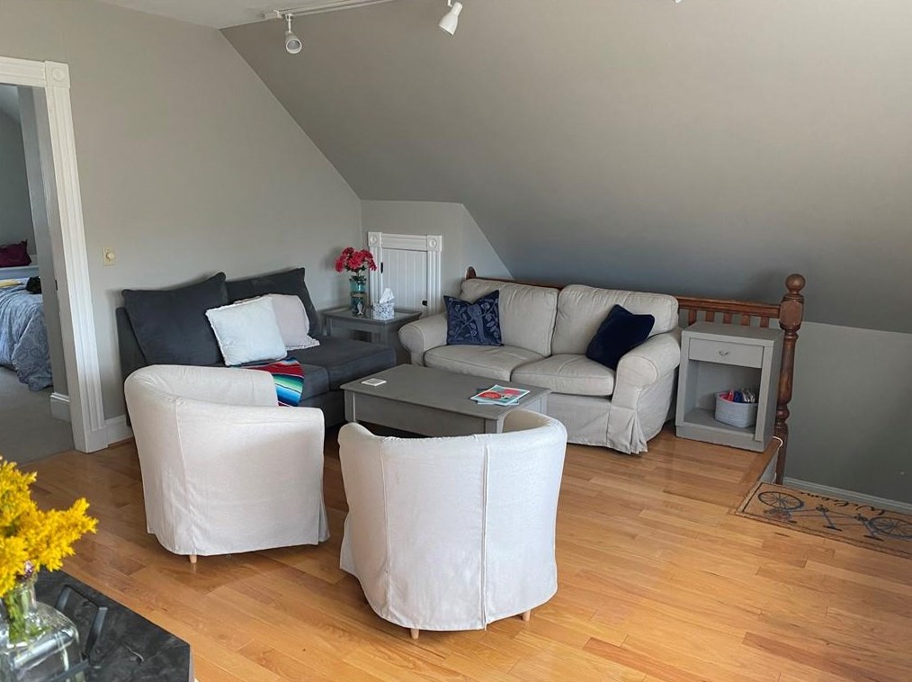 81 Mill St, Middletown, RI 02840
