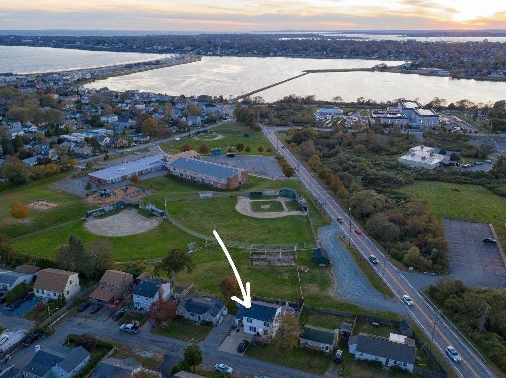 17 Gunning Ct, Middletown, RI 02842