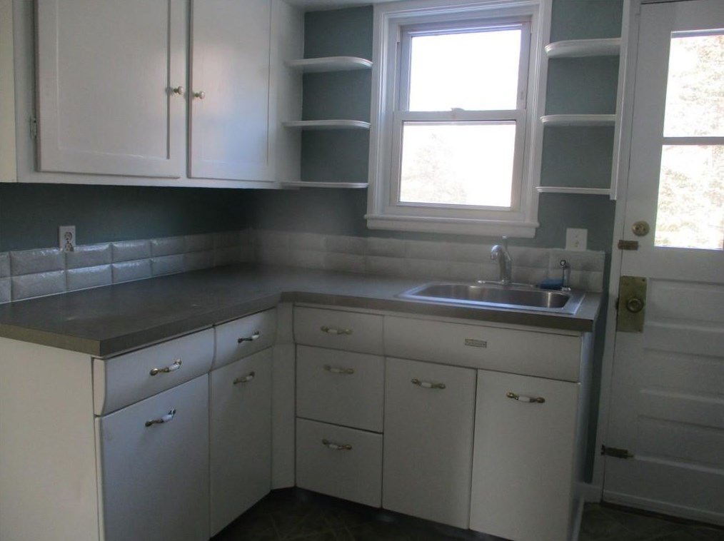 11 New Lexington Rd, North Kingstown, RI 02852