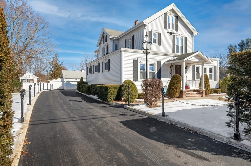 40 School St, North Smithfield, RI 02896