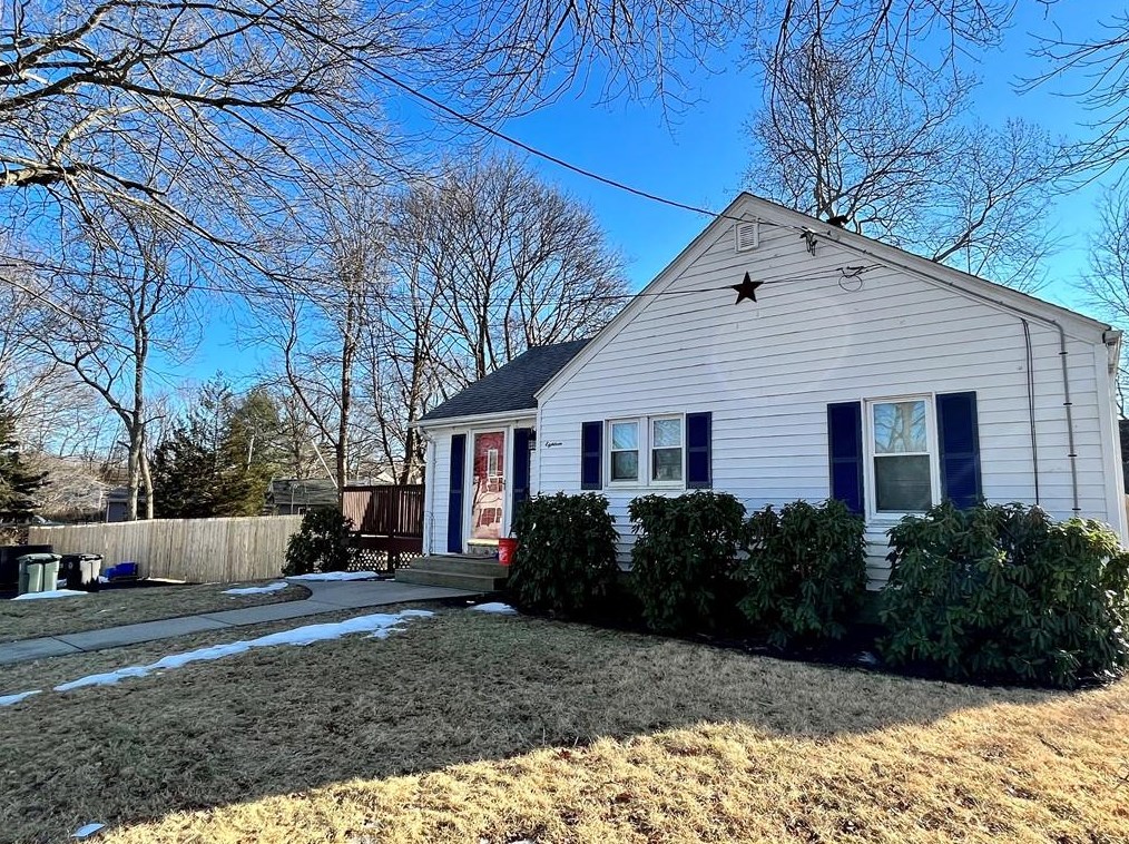 18 Valrene St, Coventry, RI 02816
