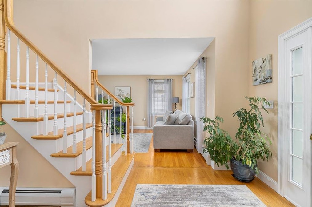 18 Millers Brook Dr, Cumberland, RI 02864