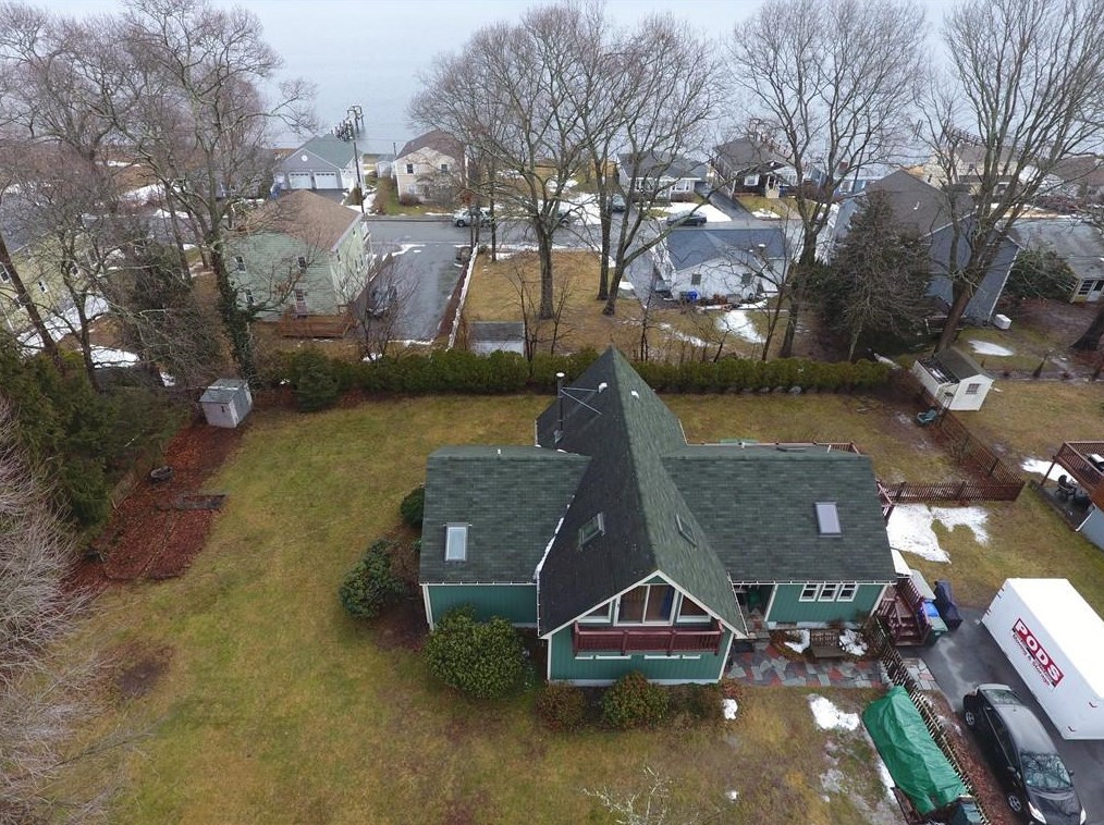 14 Cedar Dr, Bristol, RI 02809