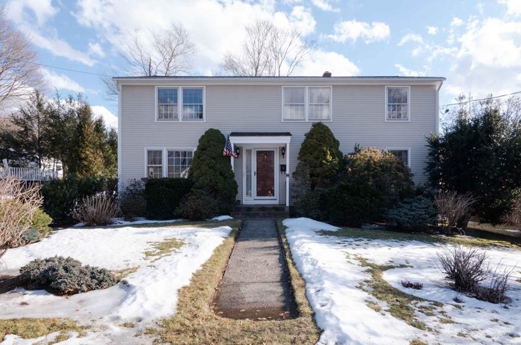 3 Lincoln Ave, Lincoln, RI 02865