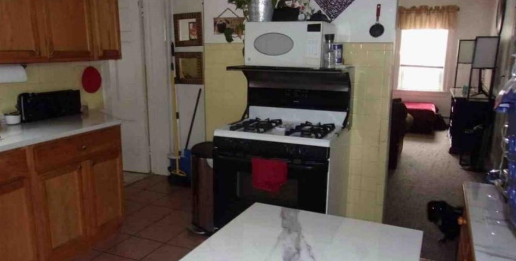 156 Yeoman Ave, Cranston RI 02920-2129 exterior