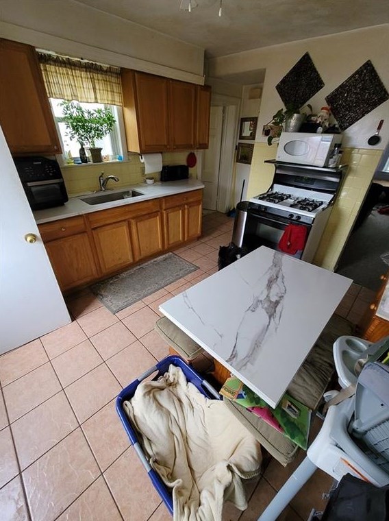 156 Yeoman Ave, Cranston RI 02920-2129 exterior