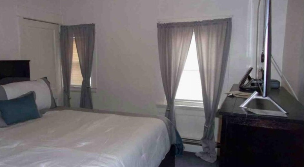 156 Yeoman Ave, Cranston RI 02920-2129 exterior