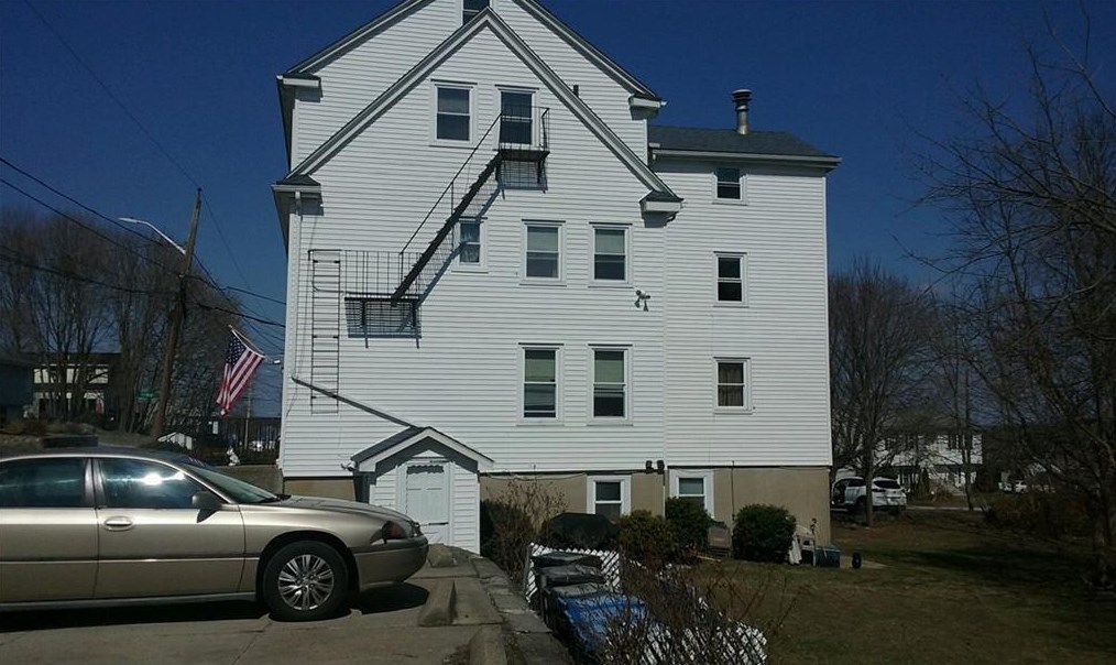 156 Yeoman Ave, Cranston, RI 02920-2252