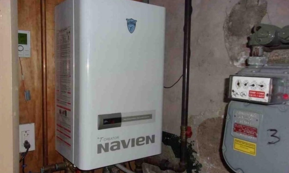 156 Yeoman Ave, Cranston RI 02920-2129 exterior