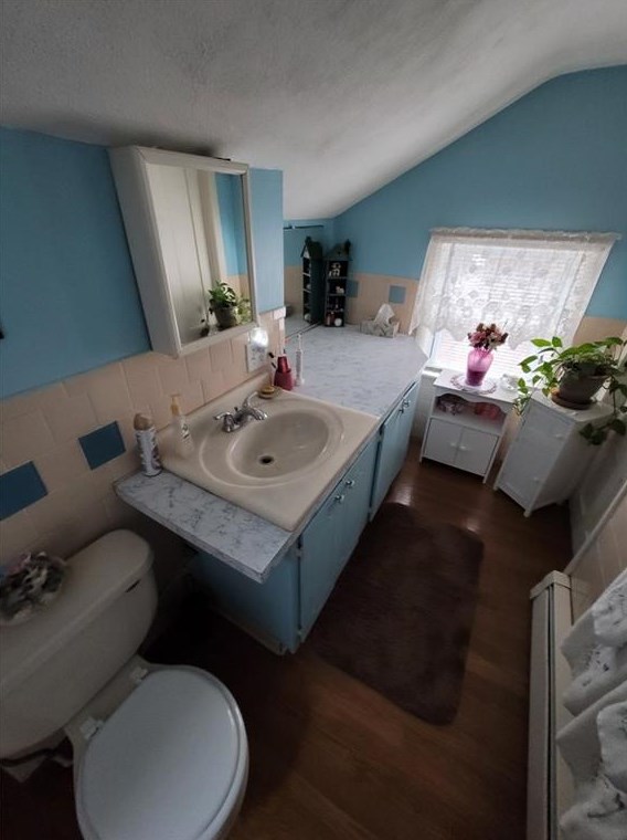 156 Yeoman Ave, Cranston RI 02920-2129 exterior