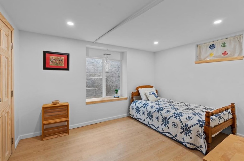 128 Shirley Blvd, Cranston RI 02910-3326 exterior