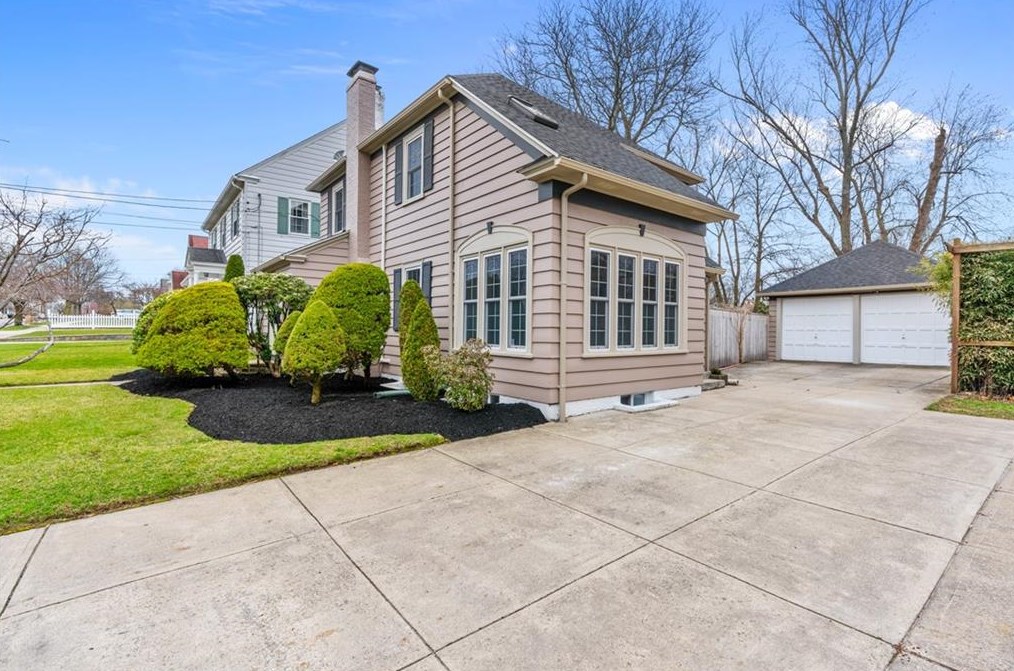 128 Shirley Blvd, Cranston, RI 02910 exterior