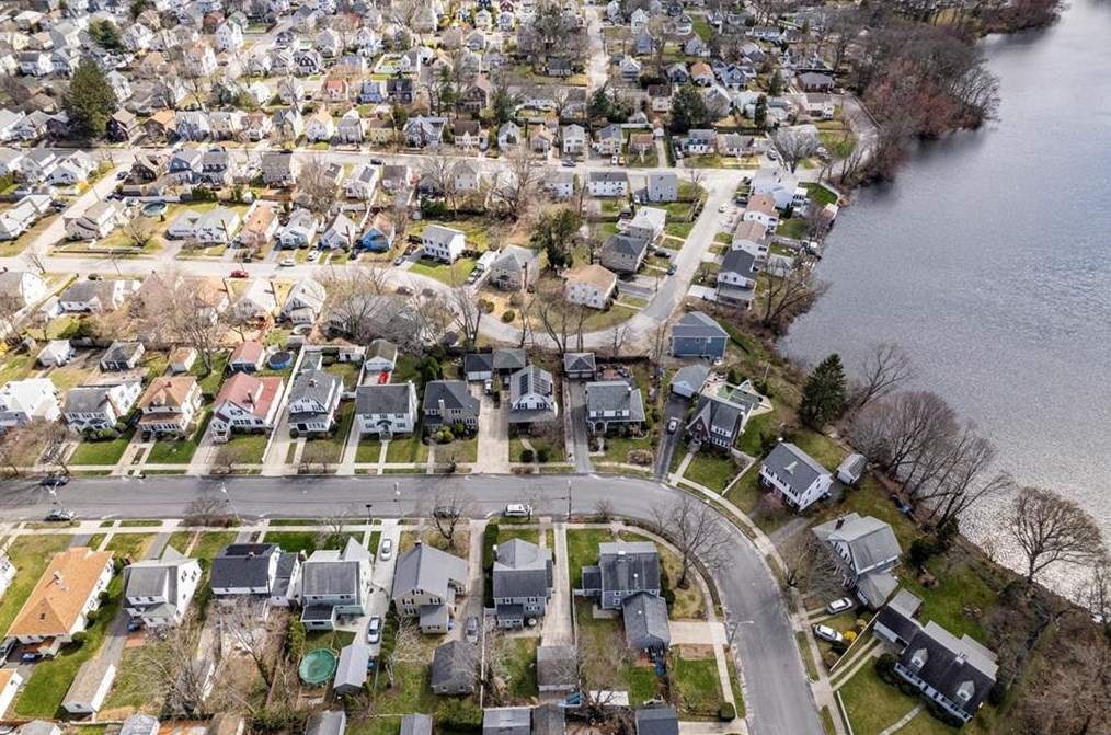 128 Shirley Blvd, Cranston RI 02910-3326 exterior