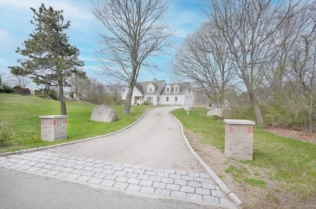 20 Moonlight Dr, Westerly, RI 02891