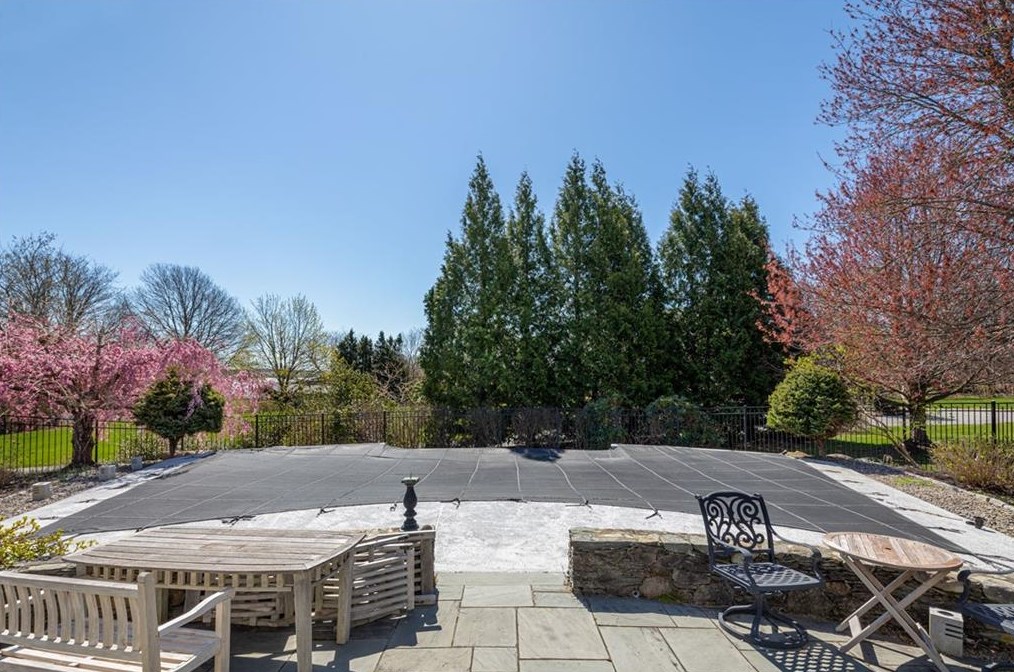 179 Taylor Rd, Portsmouth RI  02871-5416 exterior