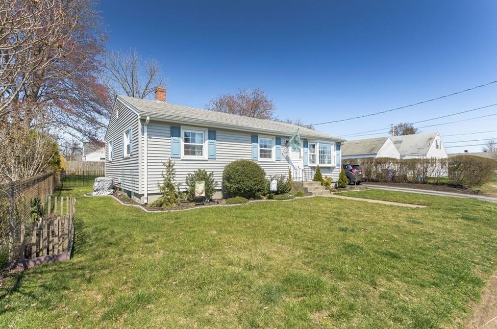 170 Oregon Ave, Pawtucket, RI 02861-4247