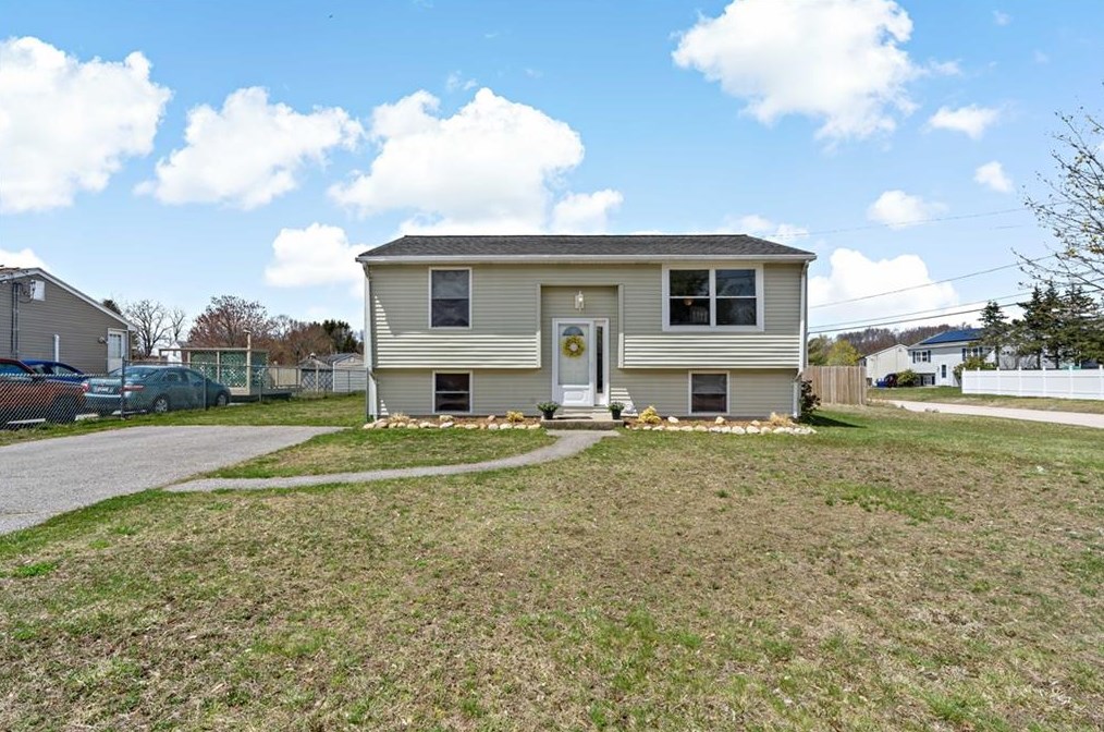 10 Spencer Dr, Westerly, RI 02891