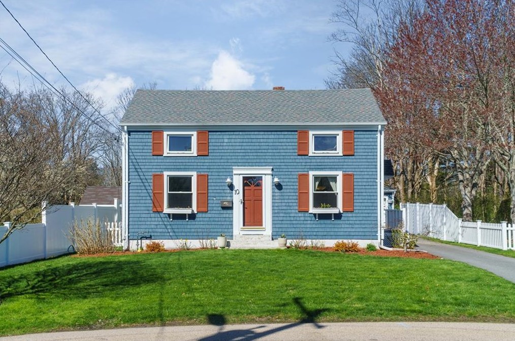 10 Hillside Ave, Middletown, RI 02840