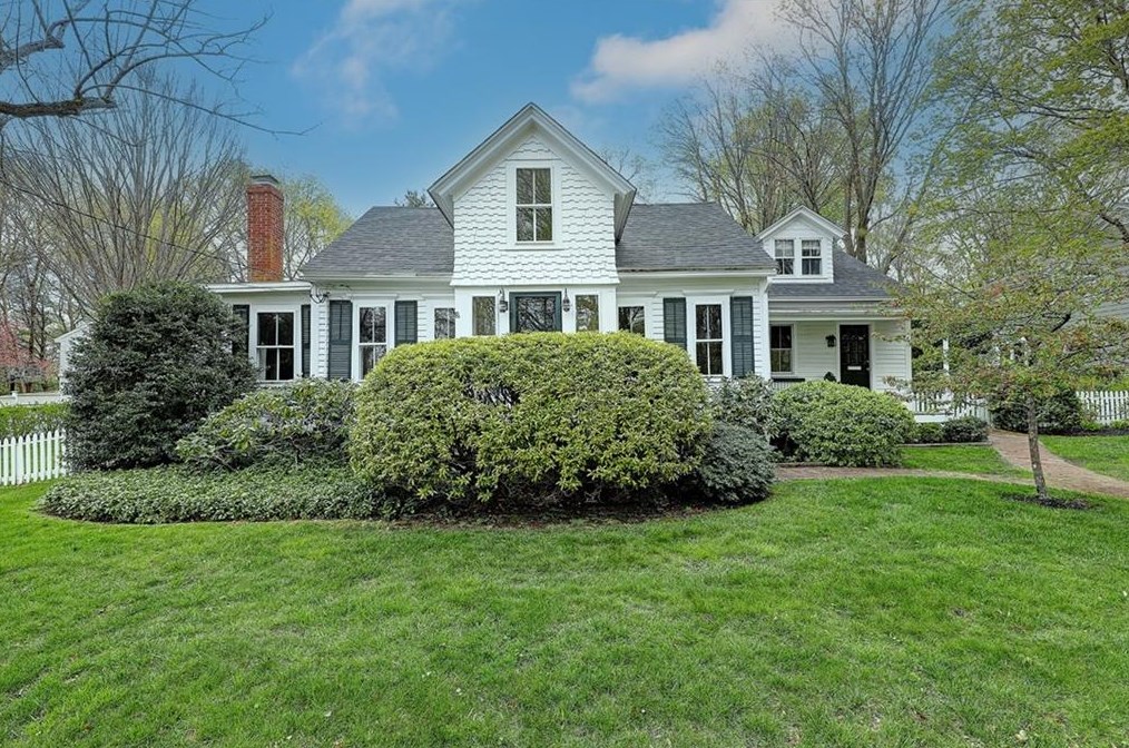 13 Alfred Drown Rd, Barrington, RI 02806