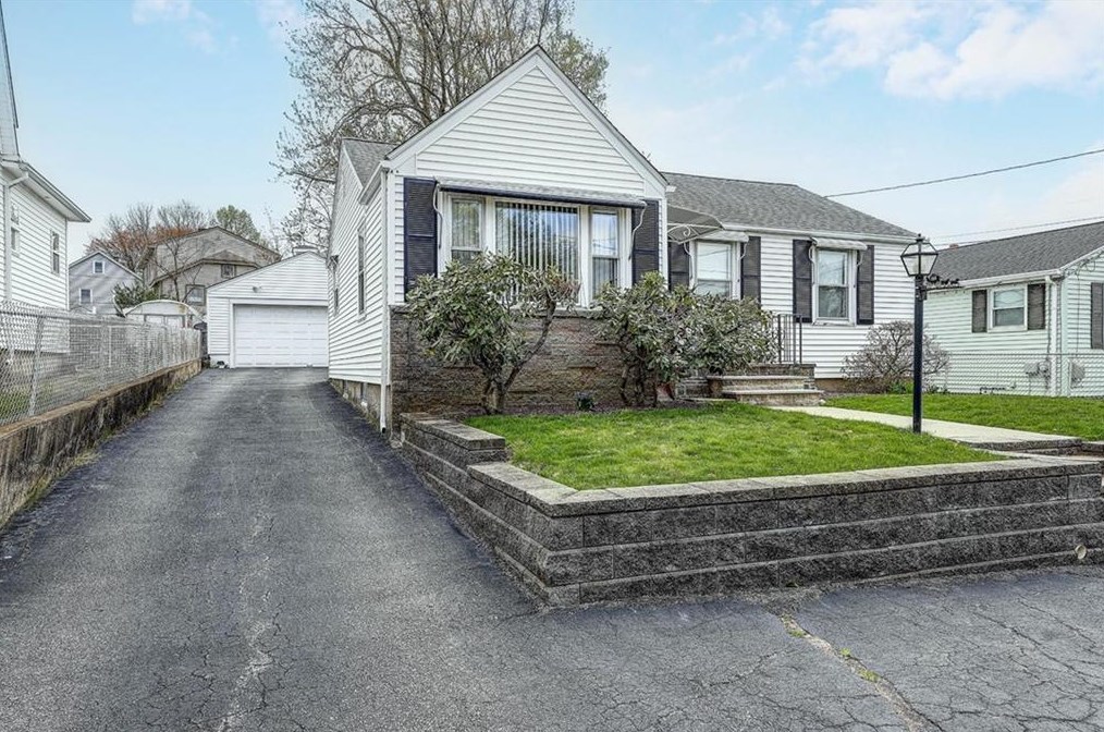 66 Urban Ave, Pawtucket, RI 02860 exterior