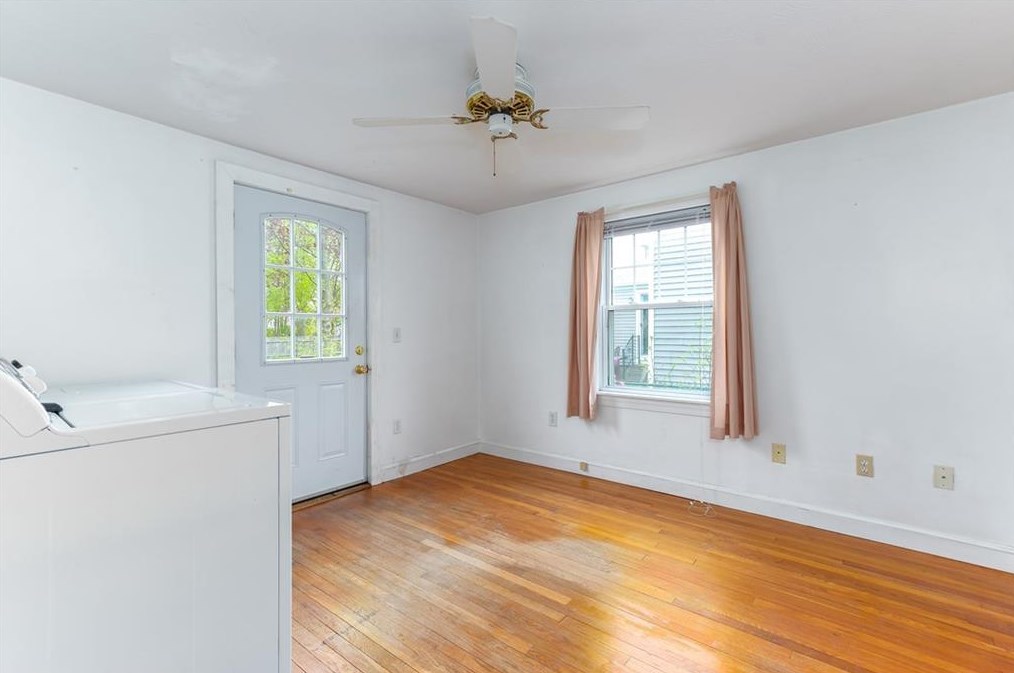 11 Fairway Dr, Cranston RI 02920-2610 exterior