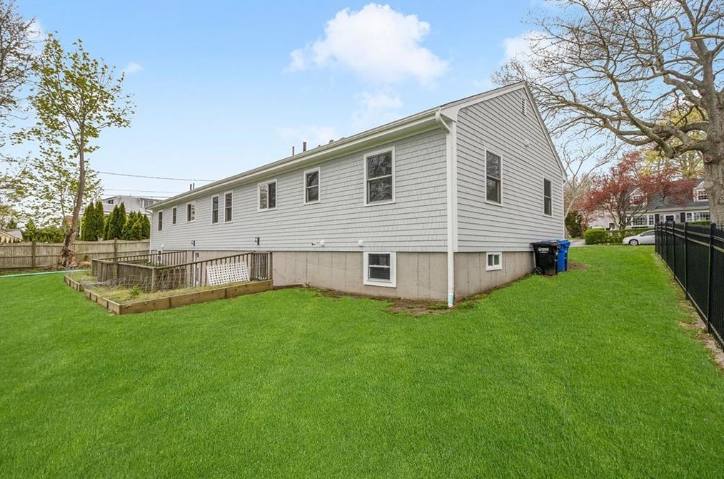 5 Cliff Ave, Middletown, RI 02840