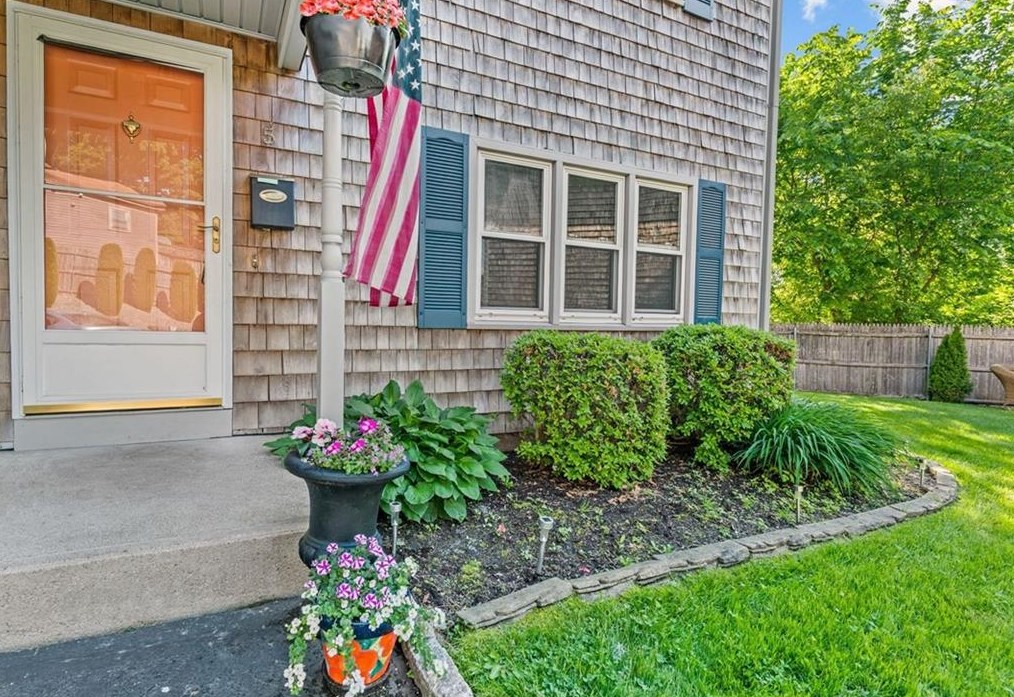 14 School St #5, West Warwick, RI 02893