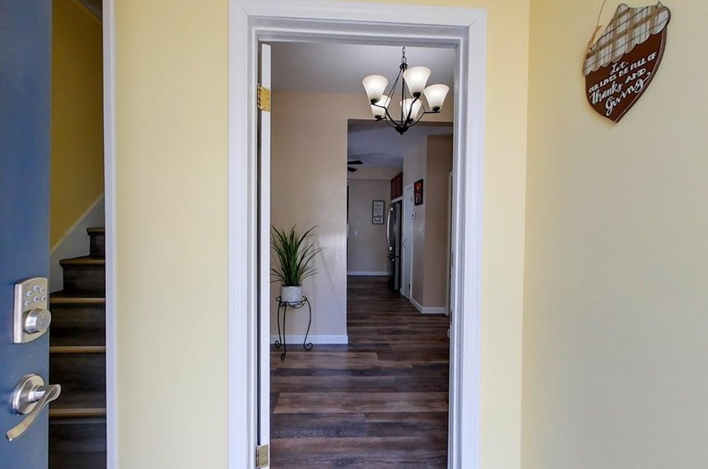 152 Finch Ave, Pawtucket, RI 02860-2418