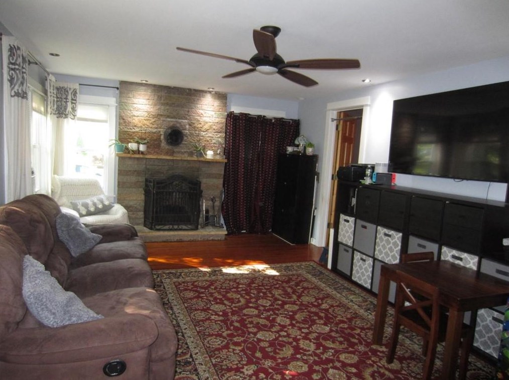 22 Bramble Bush Dr, Scituate, RI 02831-1350