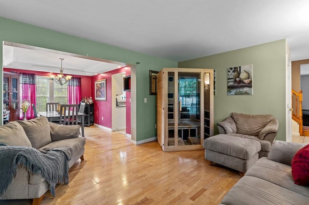 349 Tomaquag Rd, Hopkinton, RI 02804