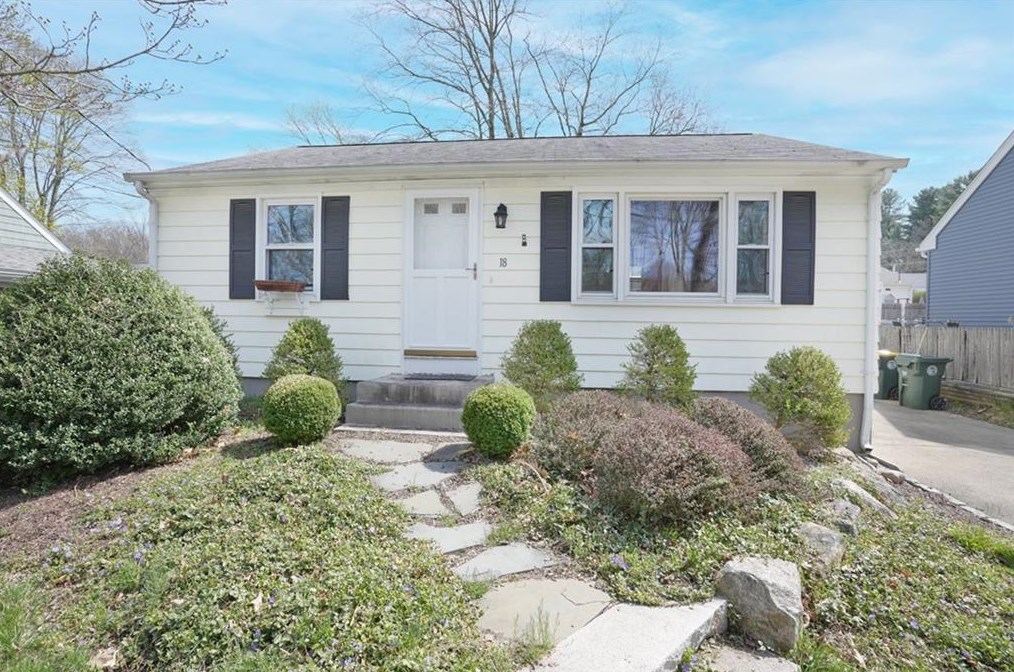 18 2nd St, Smithfield, RI 02917