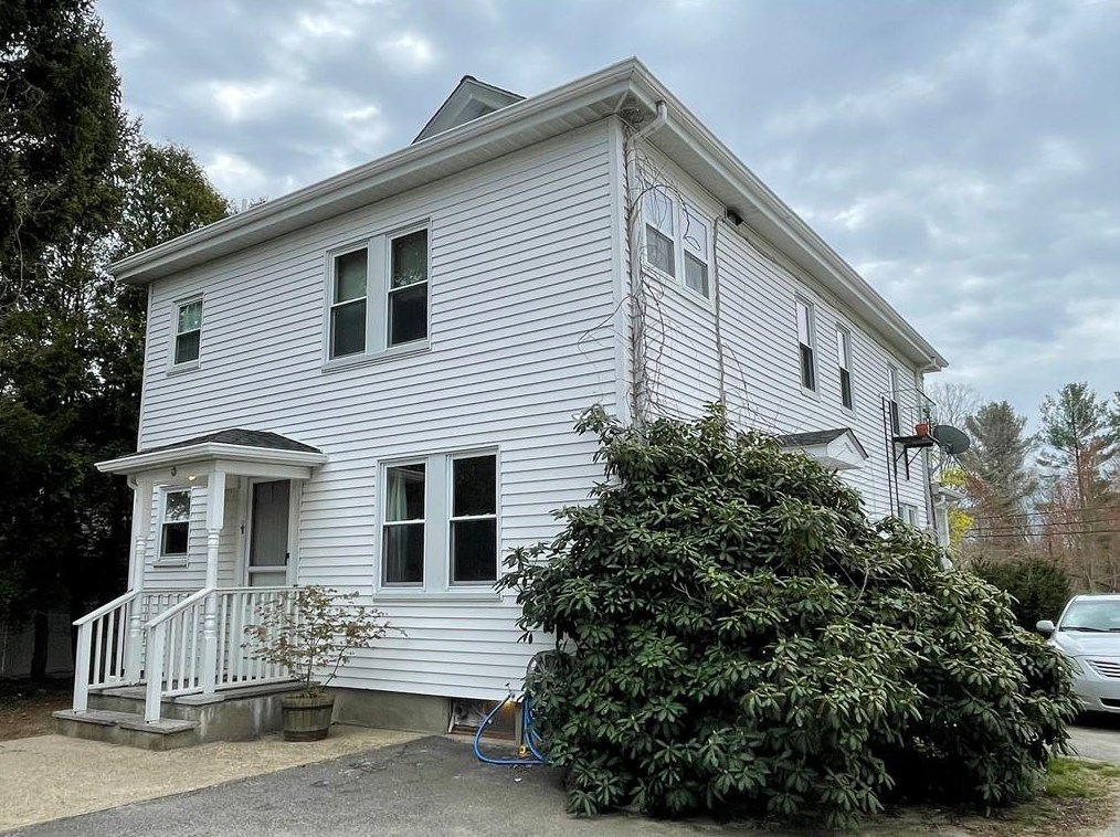 241 Maple Ave, Barrington, RI 02806