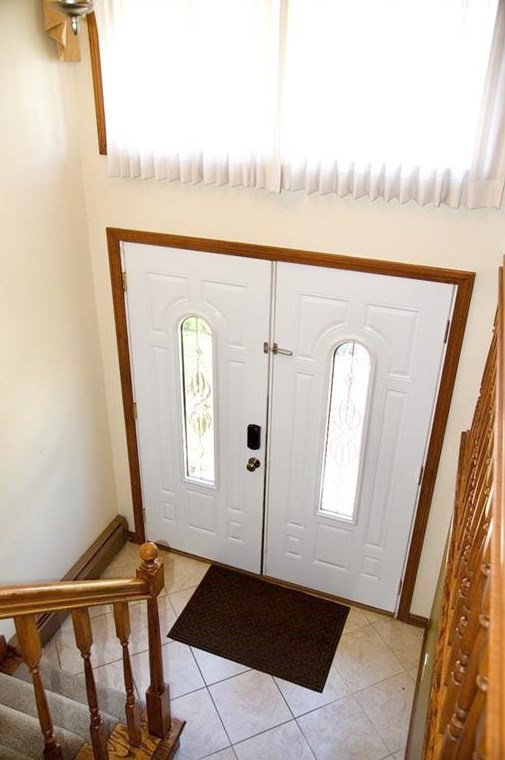 20 Blue Jay Dr, Cranston, RI 02920