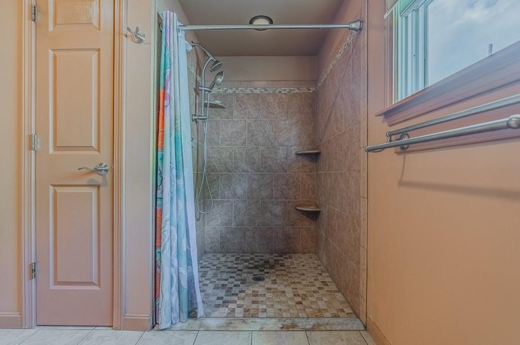 120 Frst Ave, Cranston RI 02910-5510 exterior